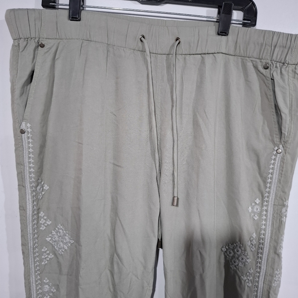 Sundance Tone It Up Embroidered Pants Womens Size Medium Light Green Boho - Picture 4 of 9